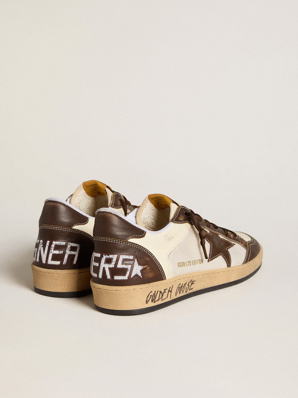 Ball Star aus Nappa und Mesh mit Raulederstern und braunen Ledereinsätzen