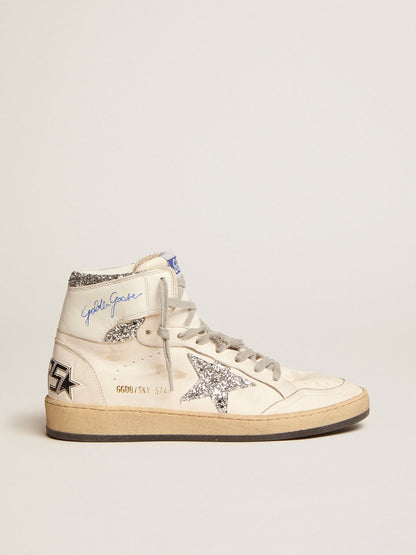 Logo on the ankle and silver accents