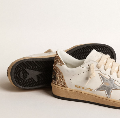Ball Star mit Stern aus Metallic-Leder und Glitzer an der Fersenpartie