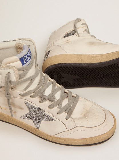Logo on the ankle and silver accents