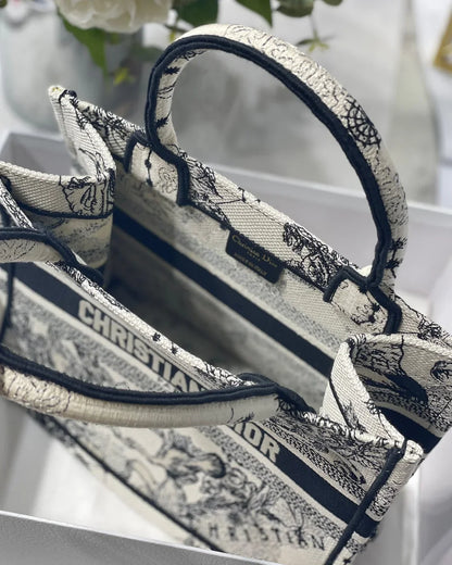 DIOR BOOK TOTE WEISS SCHWARZ