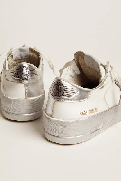 Stardan mit Stern und Fersenpartie aus silberfarbenem Metallic-Leder