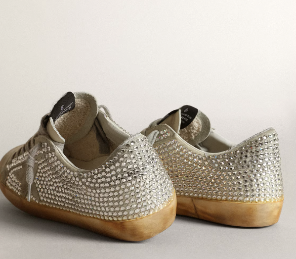 Super-Star aus Nubuk in Lived-in-White mit Swarovski-Kristallen