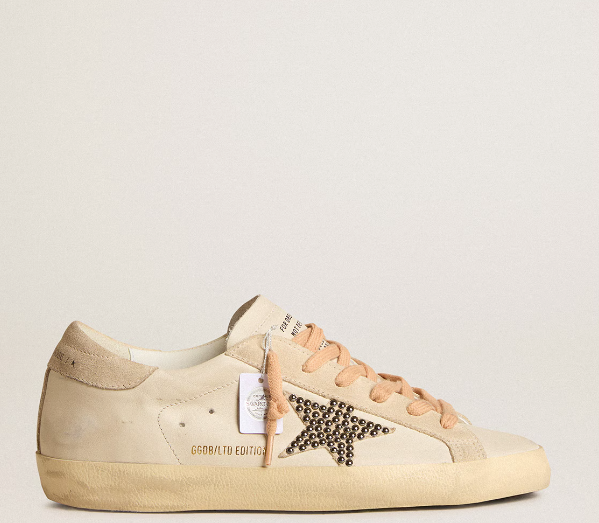 Super-Star LTD aus Leder mit beigefarbenem Raulederstern und Nieten aus dem Hause Swarovski