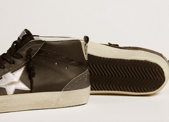 Mid Star aus schwarzem Leder mit silberfarbenem Metallic-Leder-Stern