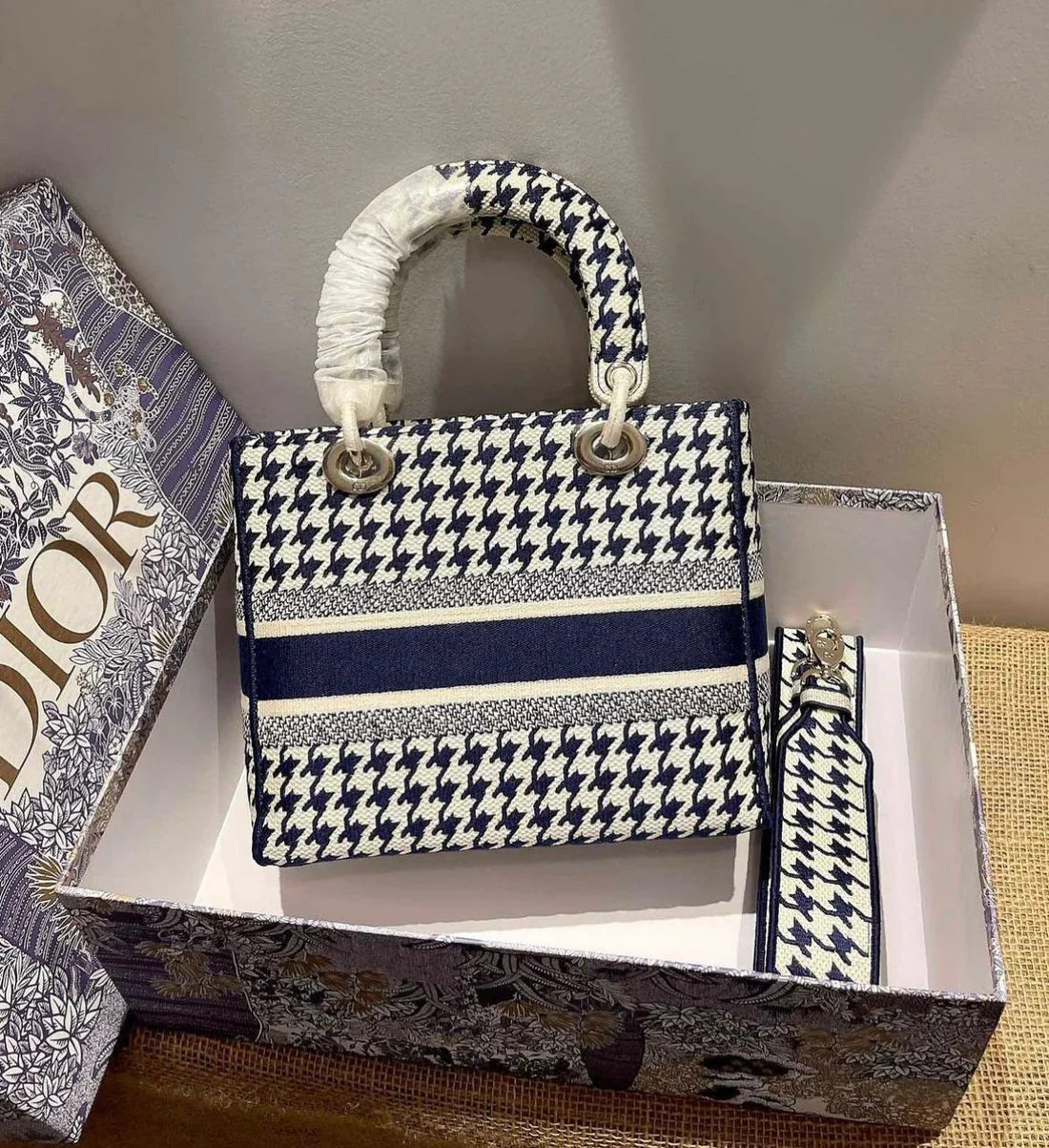 DIOR BOOK TOTE MITTELTASCHE SCHWARZ/WEISS