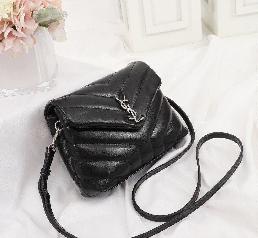 YSL BAG TOY LOULOU Umhängetasche in schwarzem gestepptem Leder mit silberner Hardware