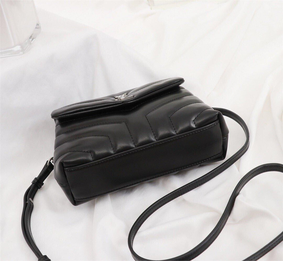 YSL BAG TOY LOULOU Umhängetasche in schwarzem gestepptem Leder mit silberner Hardware