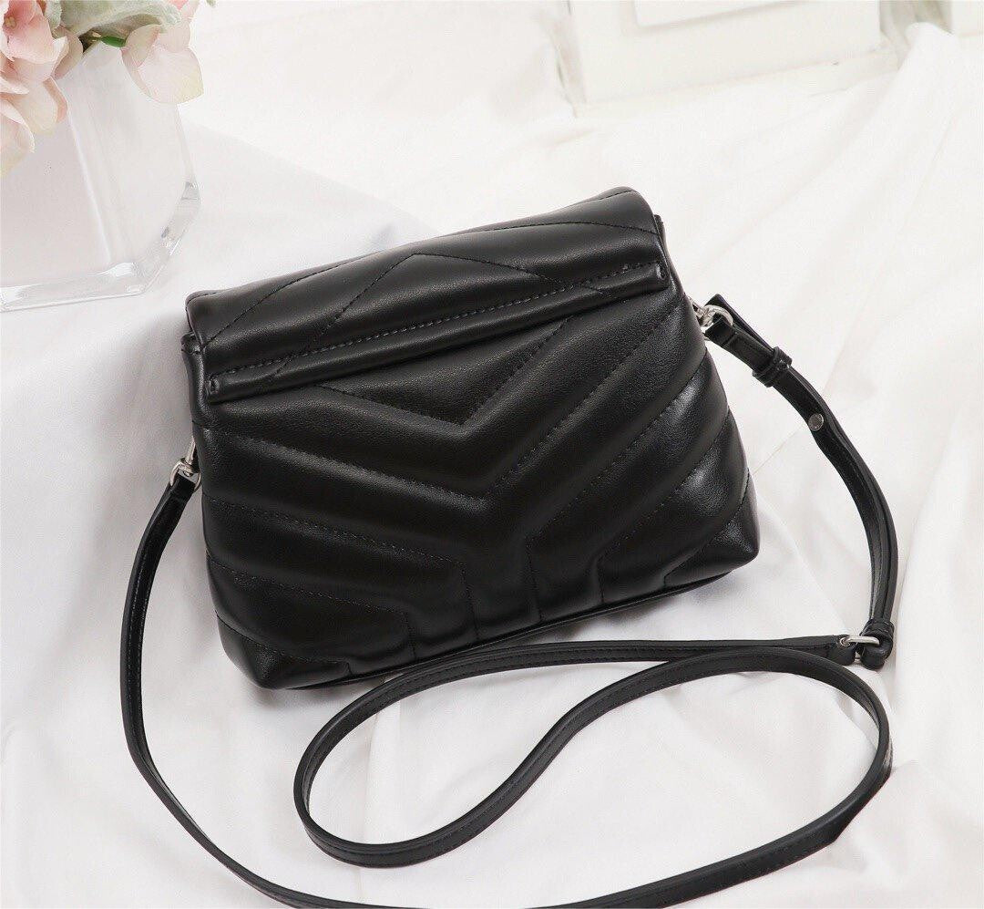 YSL BAG TOY LOULOU Umhängetasche in schwarzem gestepptem Leder mit silberner Hardware