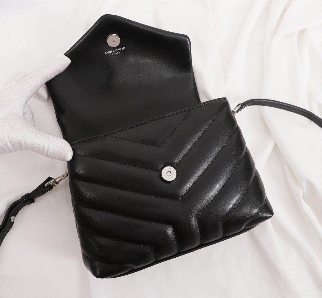 YSL BAG TOY LOULOU Umhängetasche in schwarzem gestepptem Leder mit silberner Hardware