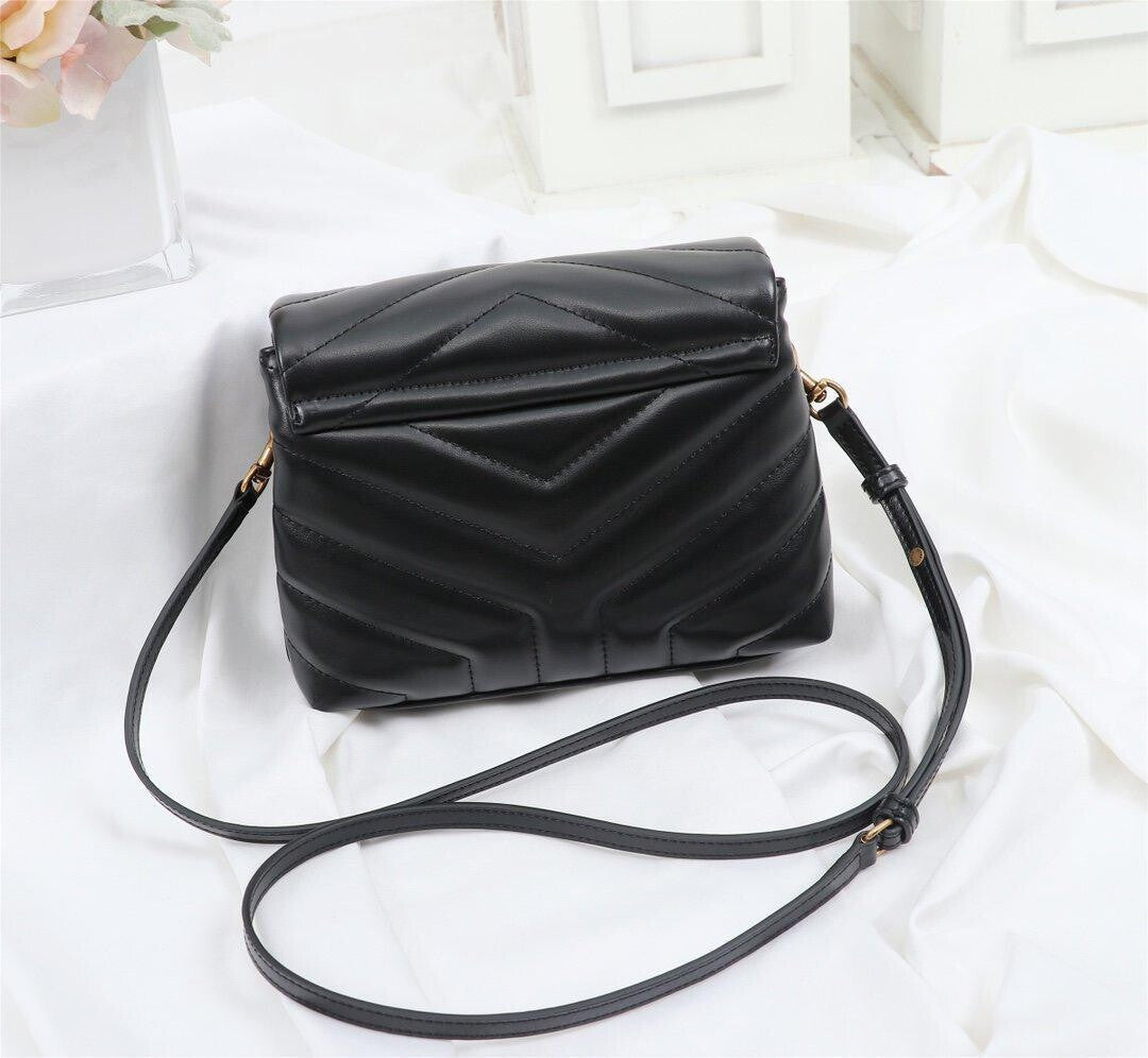 YSL BAG TOY LOULOU Umhängetasche in schwarzem gestepptem Leder mit goldener Hardware