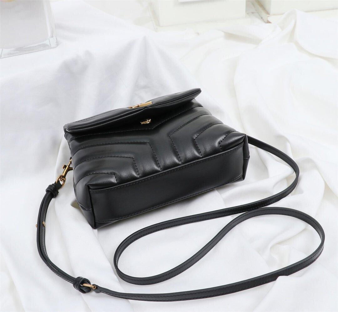 YSL BAG TOY LOULOU Umhängetasche in schwarzem gestepptem Leder mit goldener Hardware