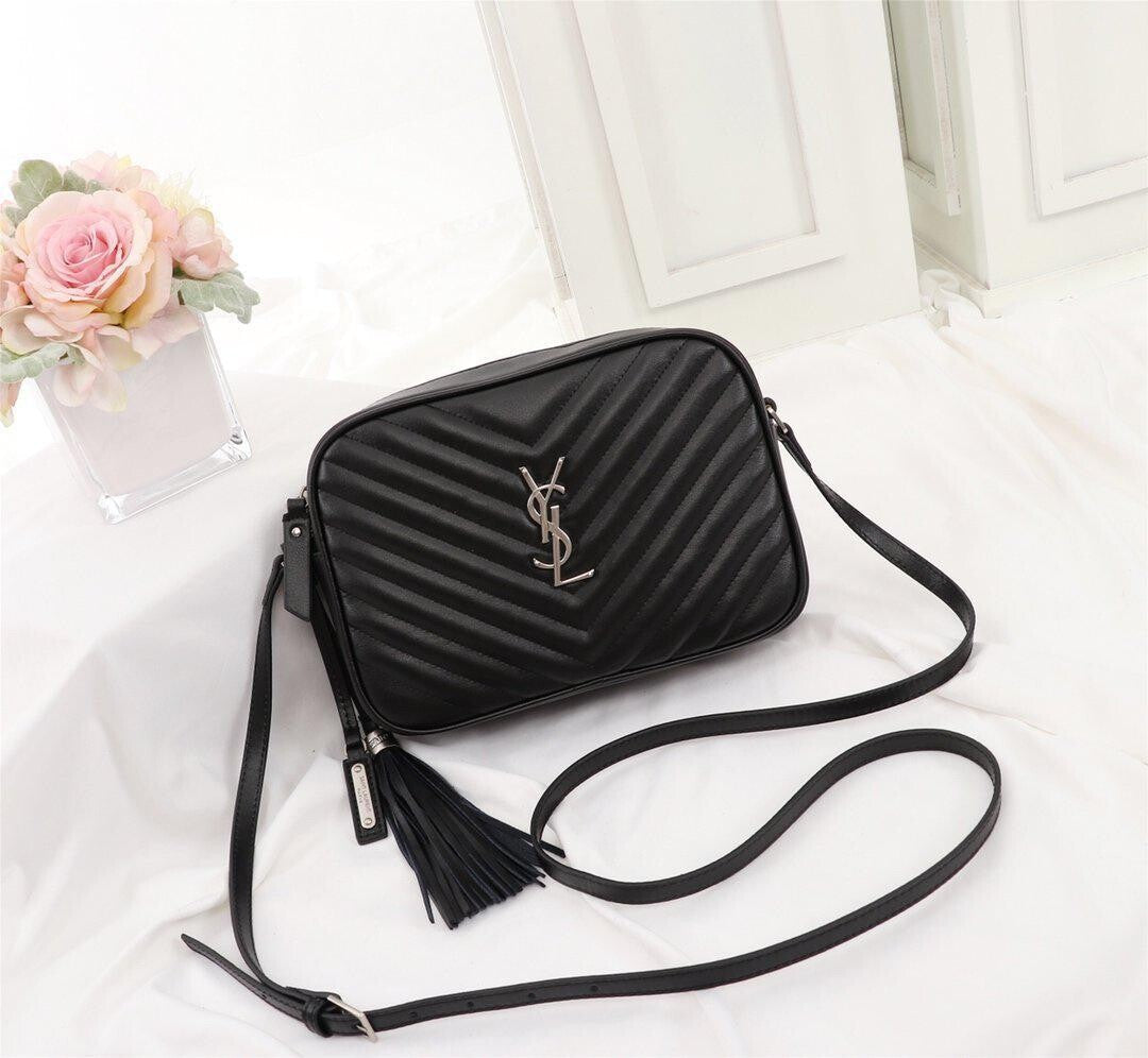 YSL LOU MINI TASCHE AUS GESTEPPTEM GRAIN DE POUDRE PRÄGELAMMLEDER