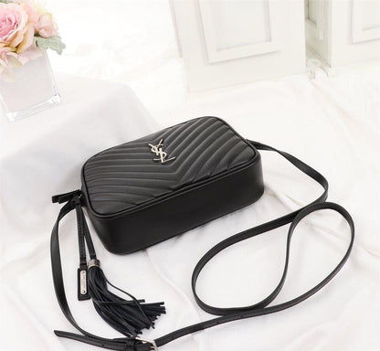 YSL LOU MINI TASCHE AUS GESTEPPTEM GRAIN DE POUDRE PRÄGELAMMLEDER