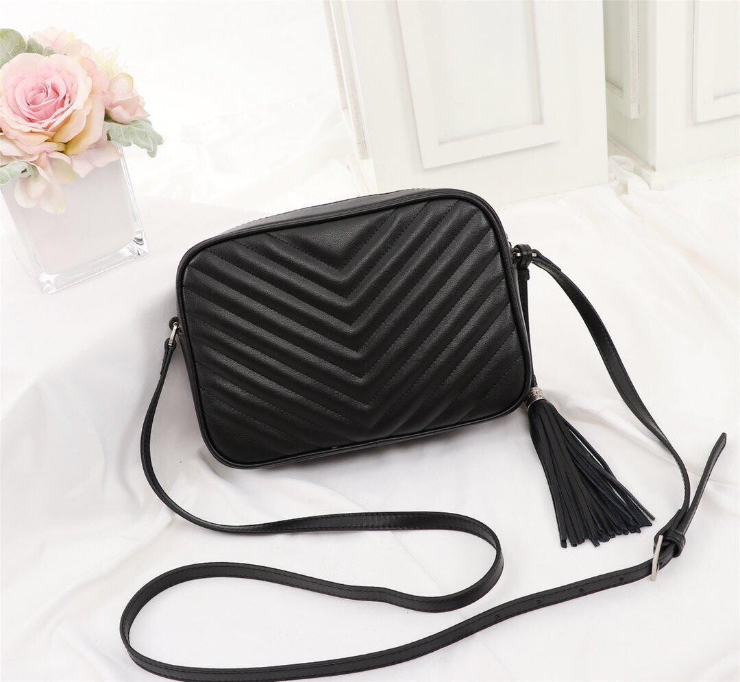 YSL LOU MINI TASCHE AUS GESTEPPTEM GRAIN DE POUDRE PRÄGELAMMLEDER