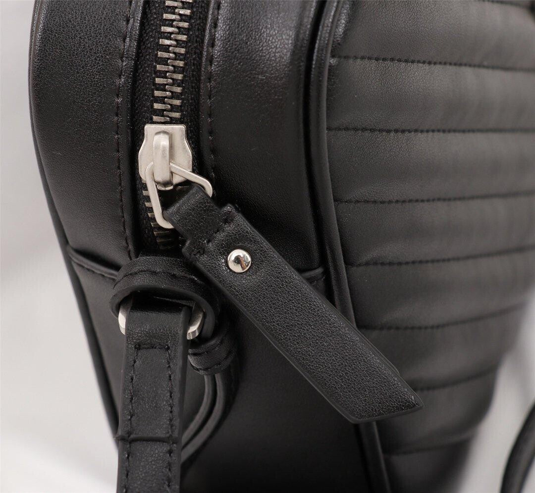 YSL LOU MINI TASCHE AUS GESTEPPTEM GRAIN DE POUDRE PRÄGELAMMLEDER