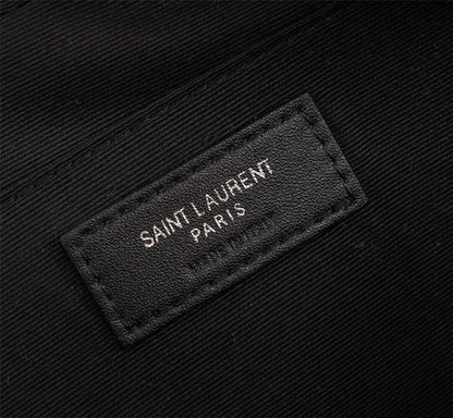 YSL LOU MINI TASCHE AUS GESTEPPTEM GRAIN DE POUDRE PRÄGELAMMLEDER